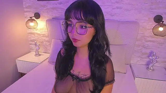 Snapshot of Little_vel chatting on 8, 7, 2026 Little vel online show from 8, 7, 2026
