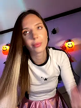 LINA ALL EYES ON YOU online show from 25, 10, 2025