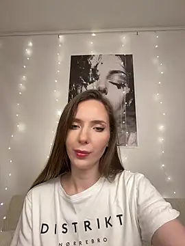 Snapshot of LINA_ALL_EYES_ON_YOU chatting on 13, 7, 2026 LINA ALL EYES ON YOU online show from 13, 7, 2026