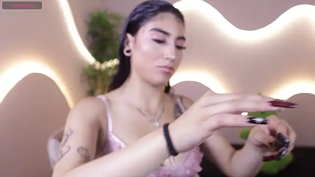 Emma and Issac online show from 19, 12, 2025