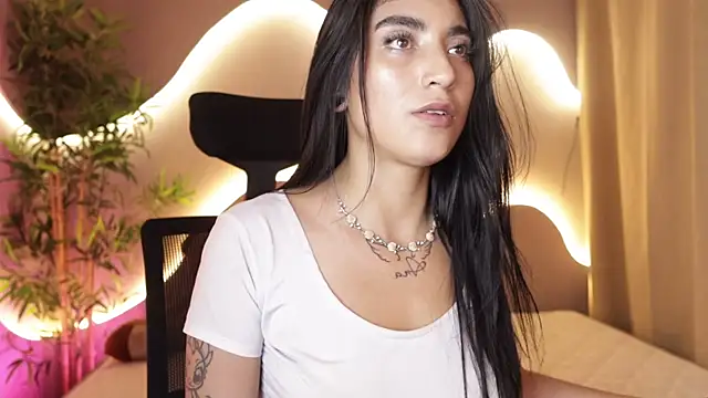 Emma and Issac online show from 8, 4, 2026