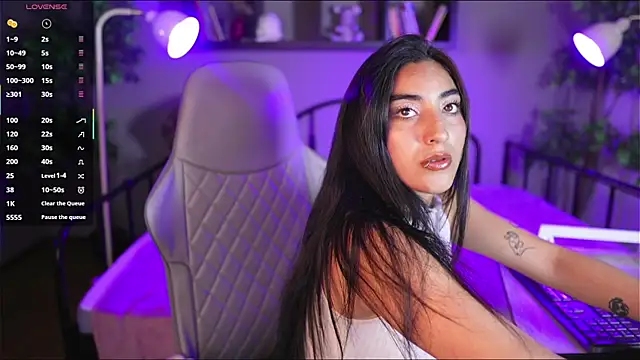 Emma and Issac online show from 16, 4, 2026