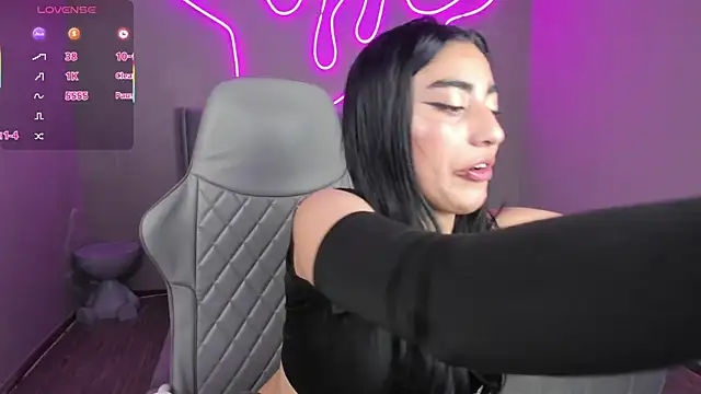 Emma and Issac online show from 15, 9, 2025