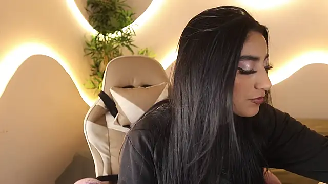 Emma and Issac online show from 23, 10, 2025