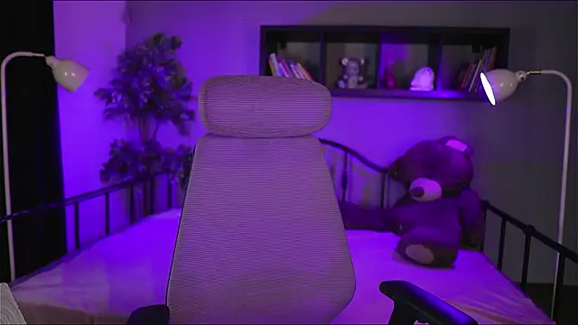 Emma and Issac online show from 7, 3, 2026