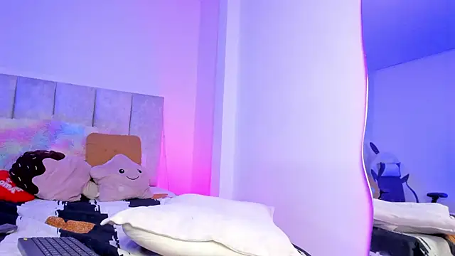 Snapshot of Baby_Steff chatting on 21, 10, 2025 Baby Steff online show from 21, 10, 2025