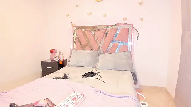 Ella Lenox online show from 13, 11, 2025