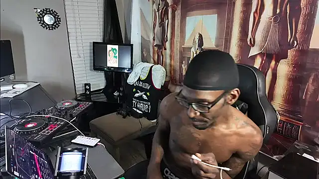 Triggerhappycj100 online show from 29, 3, 2026