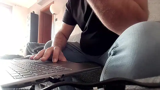 cucciolotto76 online show from 8, 11, 2025