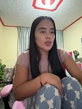 Snapshot of laure_torres chatting on 29, 4, 2026 laure torres online show from 29, 4, 2026