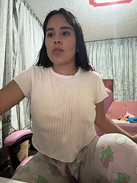 Snapshot of laure_torres chatting on 14, 5, 2026 laure torres online show from 14, 5, 2026