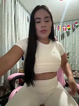 Snapshot of laure_torres chatting on 23, 7, 2026 laure torres online show from 23, 7, 2026