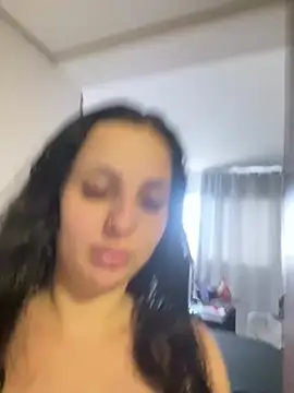 yumi-hot online show from 5, 4, 2026