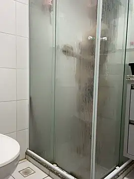 yumi-hot online show from 6, 4, 2026