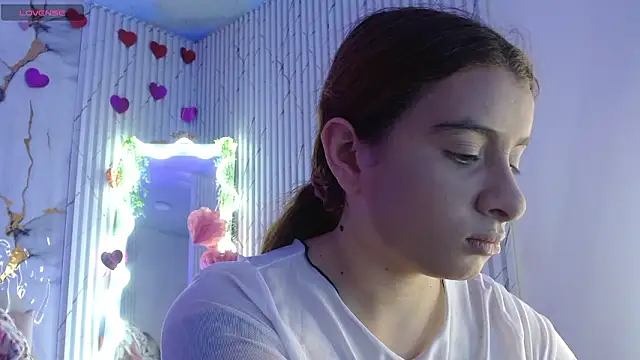 Naomy tay1 online show from 4, 3, 2026