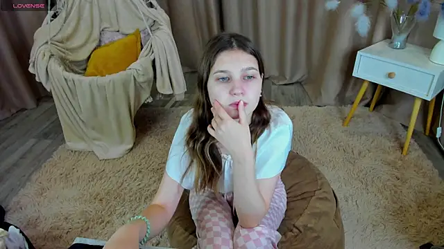 Elle Ellise online show from 28, 10, 2025