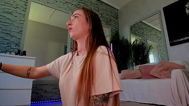 Reina Cummings online show from 20, 7, 2026