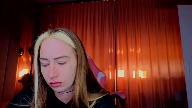 Reina Cummings online show from 1, 11, 2025