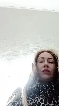 Reina Cummings online show from 4, 12, 2025