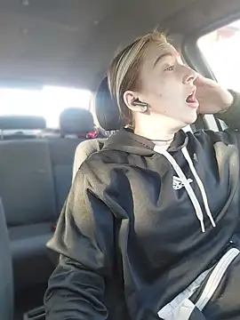 Reina Cummings online show from 15, 4, 2026