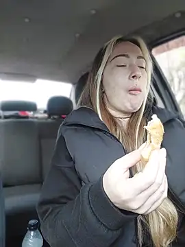 Reina Cummings online show from 8, 4, 2026