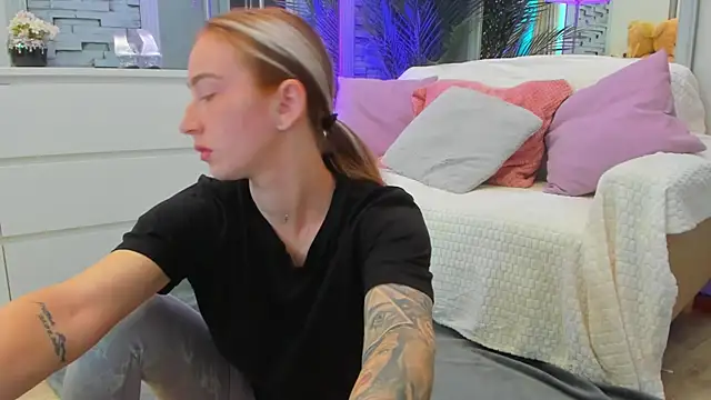 Reina Cummings online show from 10, 6, 2026