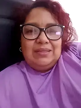 Snapshot of ladytropical1 chatting on 22, 9, 2025 ladytropical1 online show from 22, 9, 2025