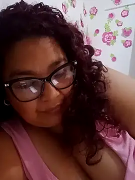 Snapshot of ladytropical1 chatting on 5, 10, 2025 ladytropical1 online show from 5, 10, 2025