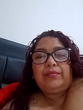 Snapshot of ladytropical1 chatting on 4, 10, 2025 ladytropical1 online show from 4, 10, 2025