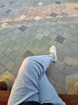 Snapshot of starvingo2002 chatting on 25, 10, 2025 starvingo2002 online show from 25, 10, 2025