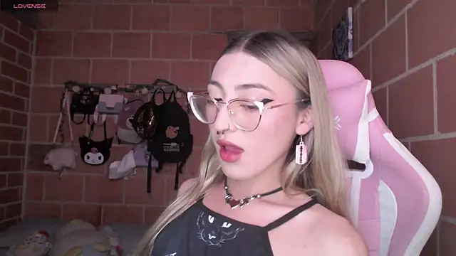 Andrea camilaaa online show from 21, 6, 2026