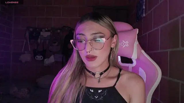 Andrea camilaaa online show from 11, 6, 2026