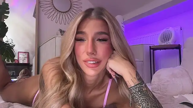 KENNIEXROSE online show from 5, 3, 2026