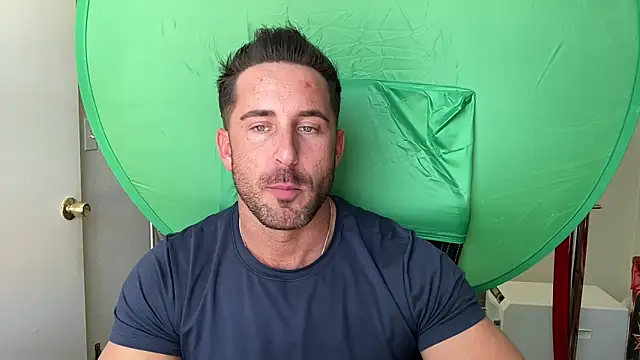 Snapshot of brettmycles28 chatting on 27, 5, 2026 brettmycles28 online show from 27, 5, 2026