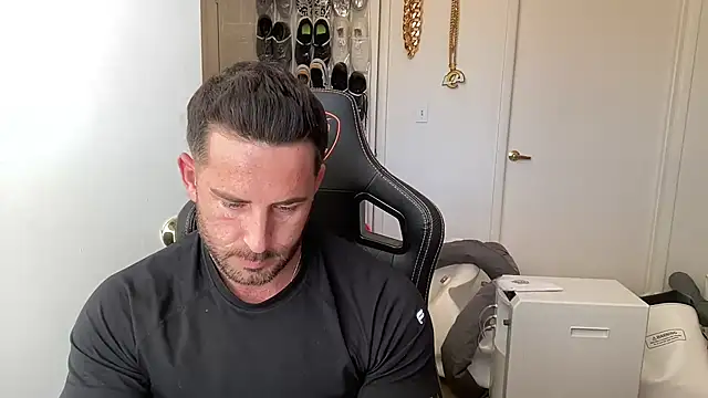brettmycles28 online show from 26, 6, 2026