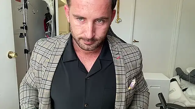 brettmycles28 online show from 23, 7, 2026