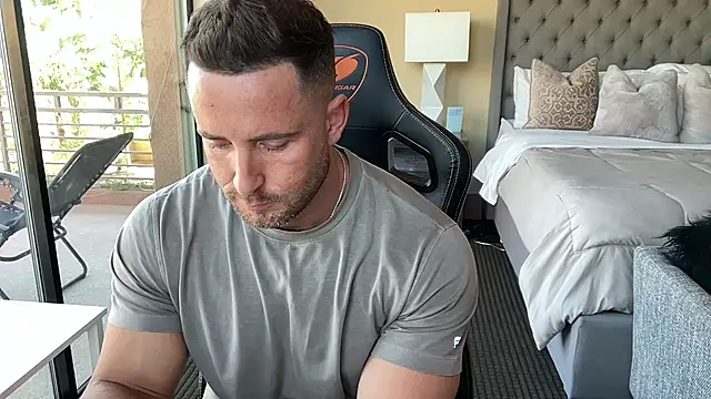 Snapshot of brettmycles28 chatting on 22, 10, 2025 brettmycles28 online show from 22, 10, 2025