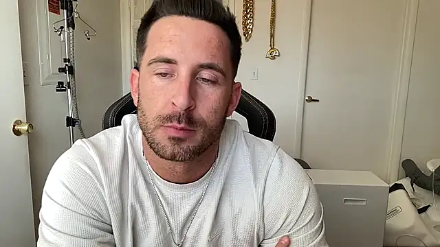 brettmycles28 online show from 24, 7, 2026