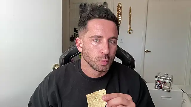 brettmycles28 online show from 15, 7, 2026