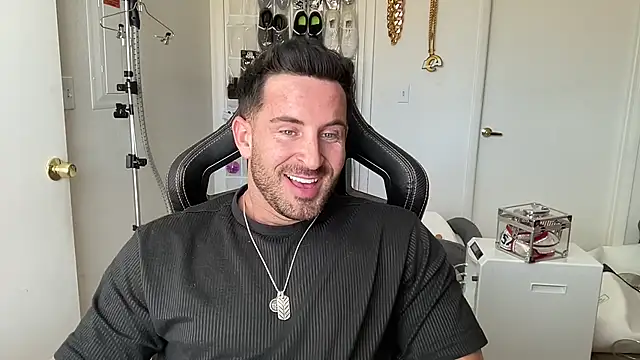 brettmycles28 online show from 11, 7, 2026