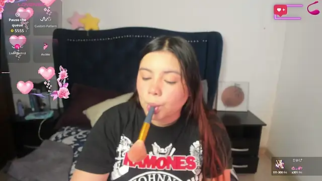 LucyPetit online show from 23, 9, 2025