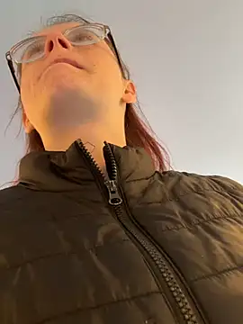 Snapshot of raen001 chatting on 10, 9, 2025 raen001 online show from 10, 9, 2025