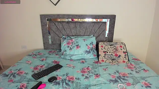 Laurasofia01 online show from 30, 11, 2025