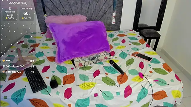 Laurasofia01 online show from 28, 10, 2025