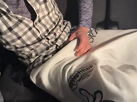 Snapshot of CAMEL1913 chatting on 1, 11, 2025 CAMEL1913 online show from 1, 11, 2025