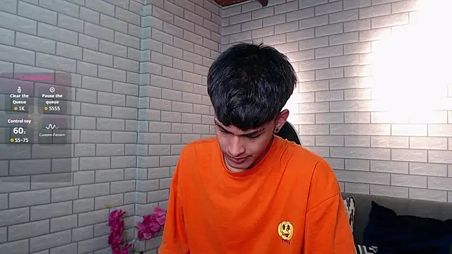 Thiago twink online show from 1, 10, 2025