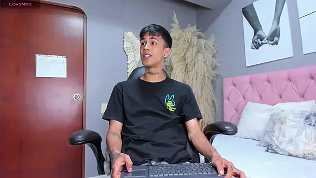 Thiago twink online show from 2, 10, 2025