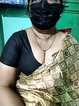 Snapshot of aarthika chatting on 18, 10, 2025 aarthika online show from 18, 10, 2025