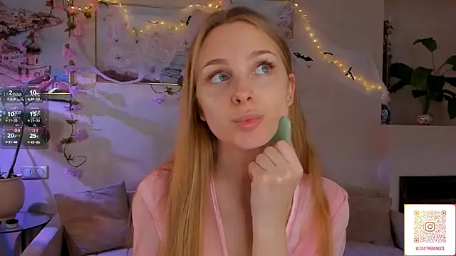 Snapshot of CindyGreen chatting on 25, 10, 2025 CindyGreen online show from 25, 10, 2025