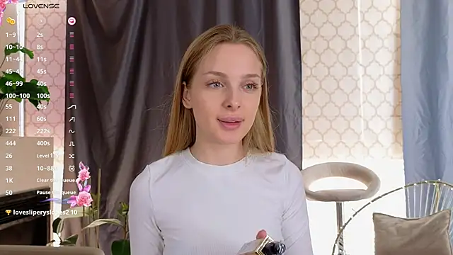 Snapshot of CindyGreen chatting on 18, 11, 2025 CindyGreen online show from 18, 11, 2025